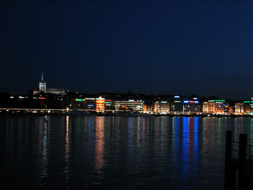 Blick zur Altstadt bei Nacht